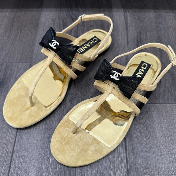 Chanel 24 Caramel Camel Brown Beige CC BLACK BOW LOGO Gold Sandals 40 - Picture 8 of 16
